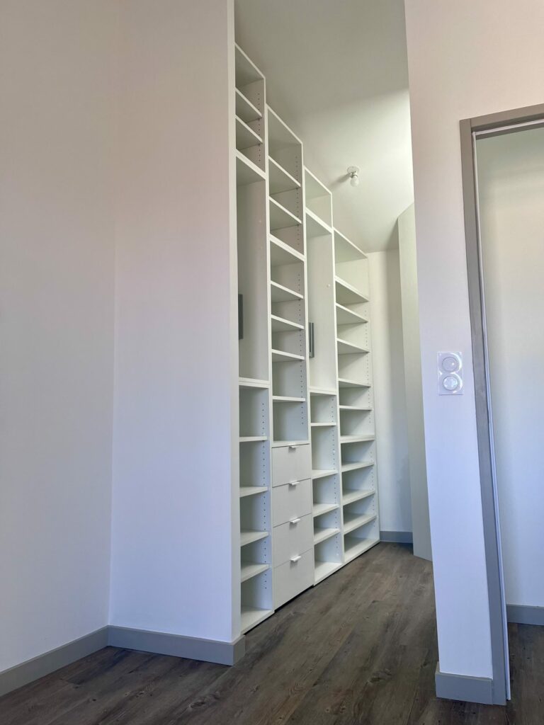 Rangements sur mesure d'un T2 à Chabanière