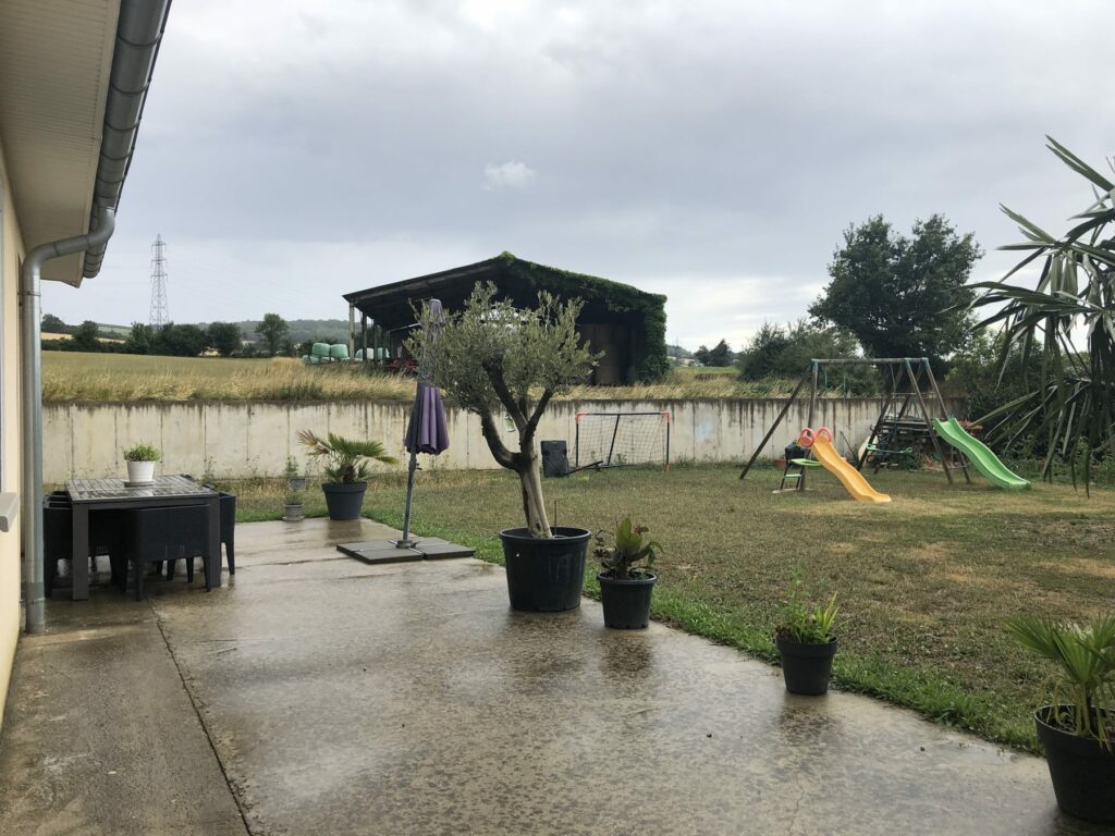 Jardin existant avant création de la piscine à Échalas